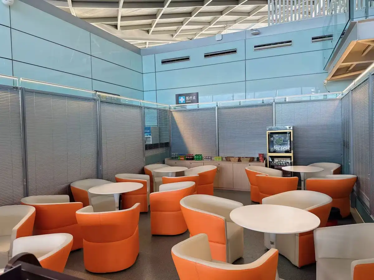 International First Class Lounge – photos 3