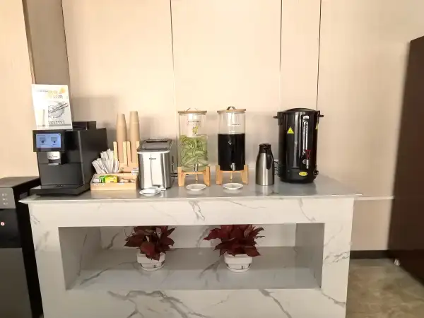 First Class&VIP Lounge – photos 4