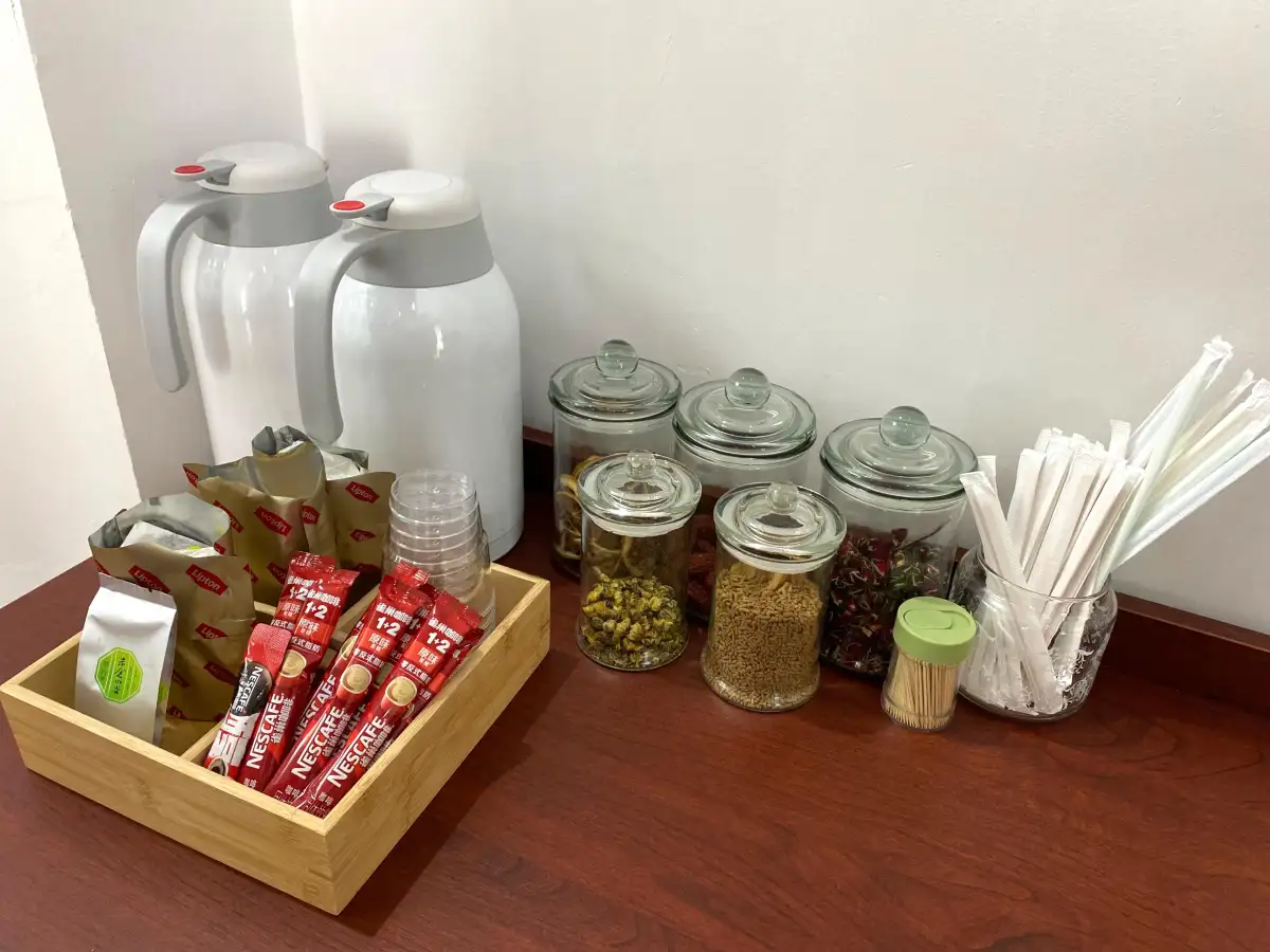 First Class/Business Class Lounge – photos 2