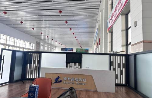 air-6851788商务座候车区