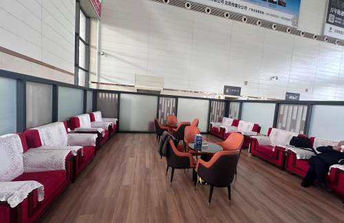 air-6851788商务座候车区