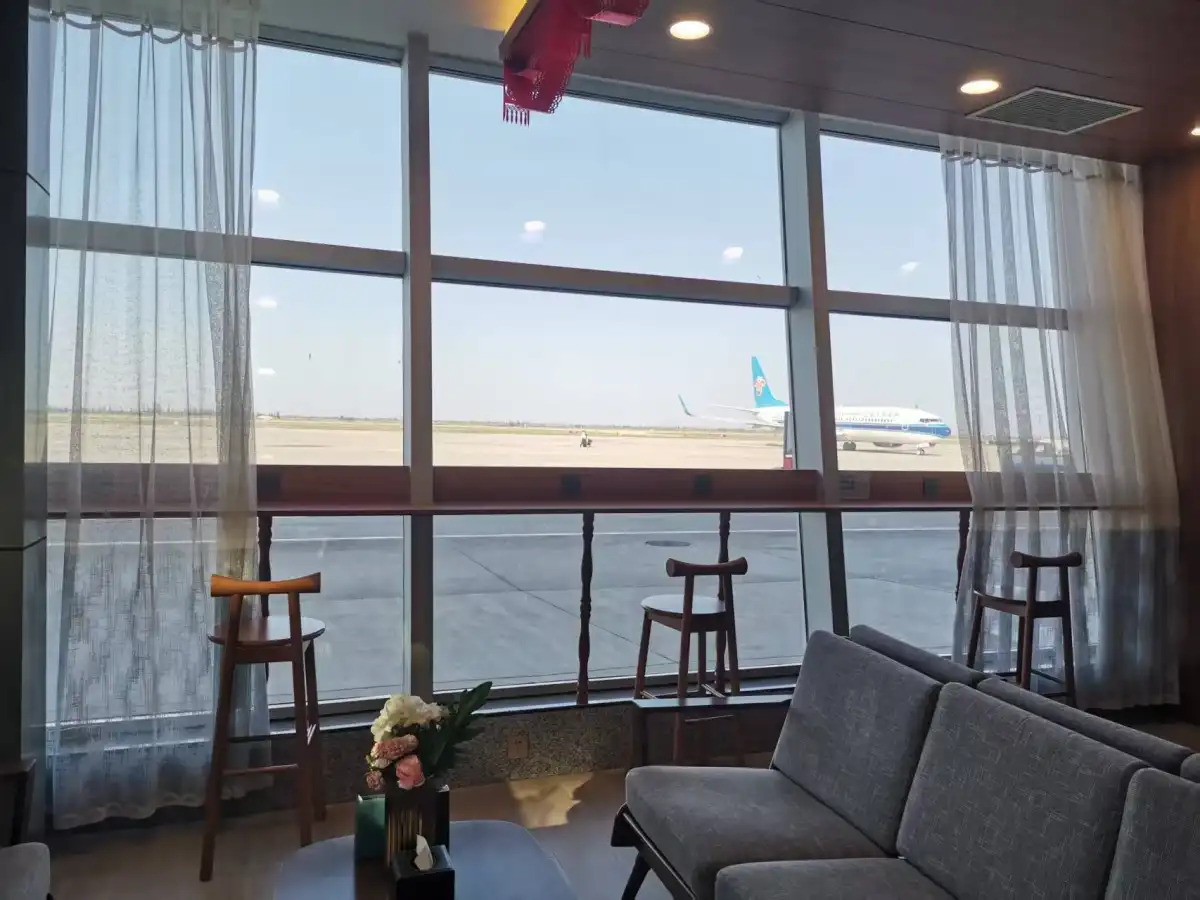 First Class Lounge (Domestic) – photos 7