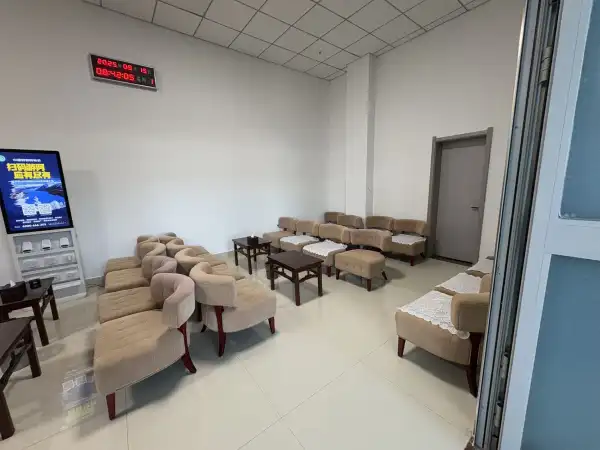 Two Classes Lounge - 1