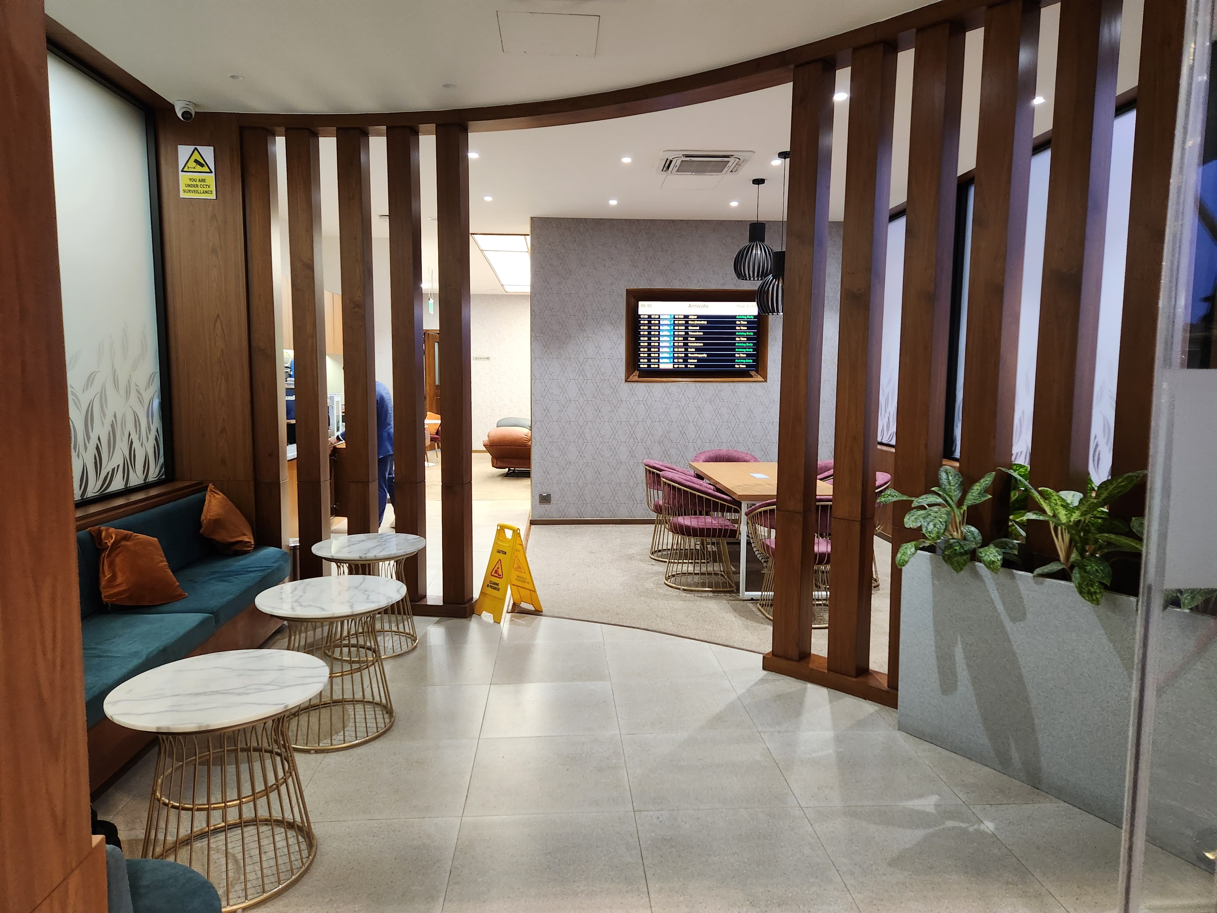 Lounge T1 Kerbside