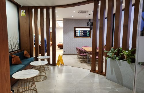 BLRT1 Lounge (Kerbside)