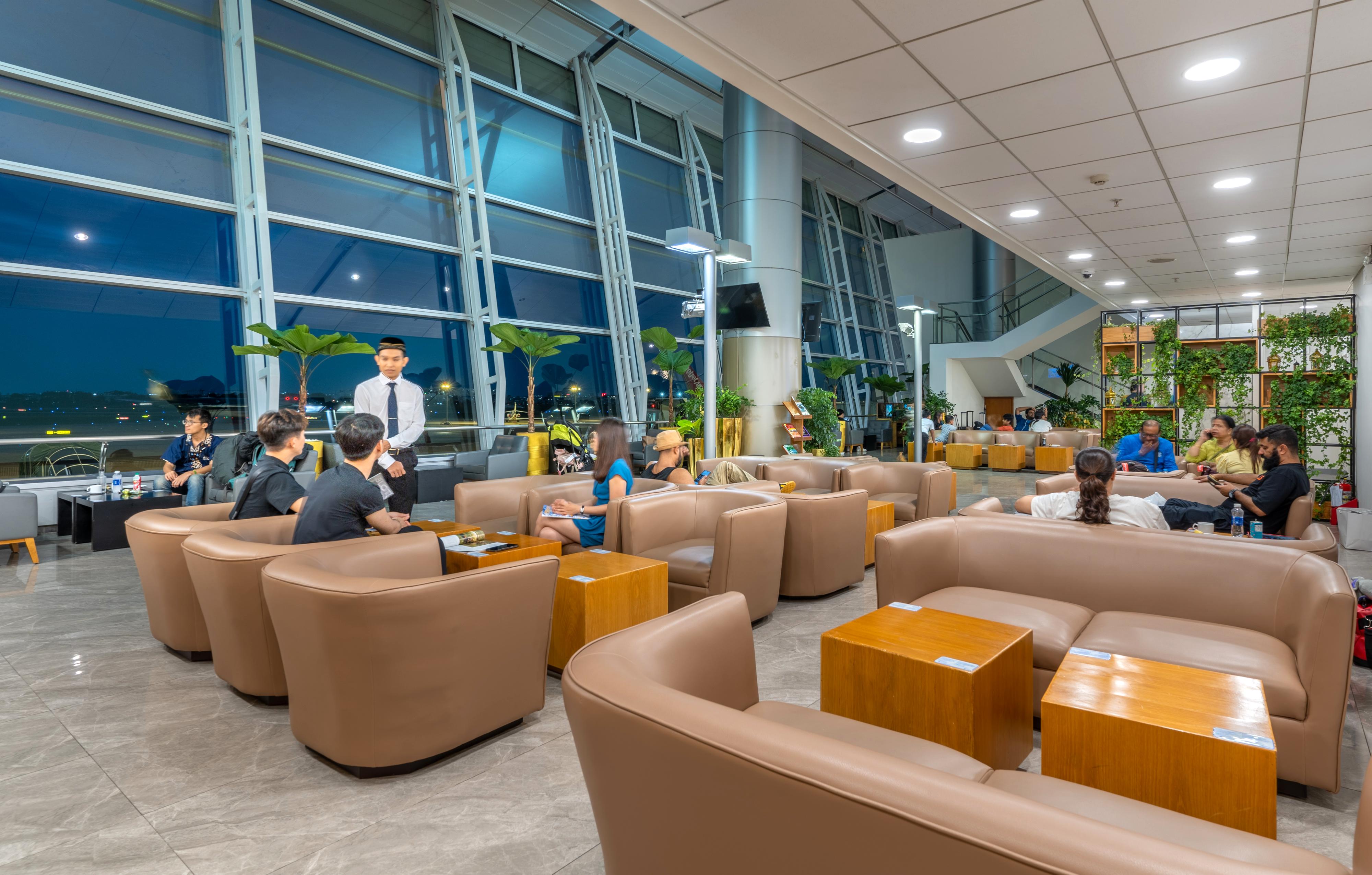 Jasmine Halal Lounge atmosphere, image 6