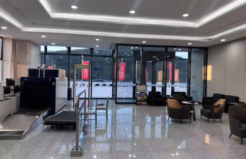 air-6918982商务座候车区