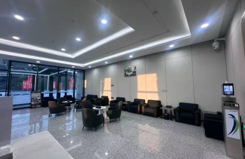 air-6918982商务座候车区