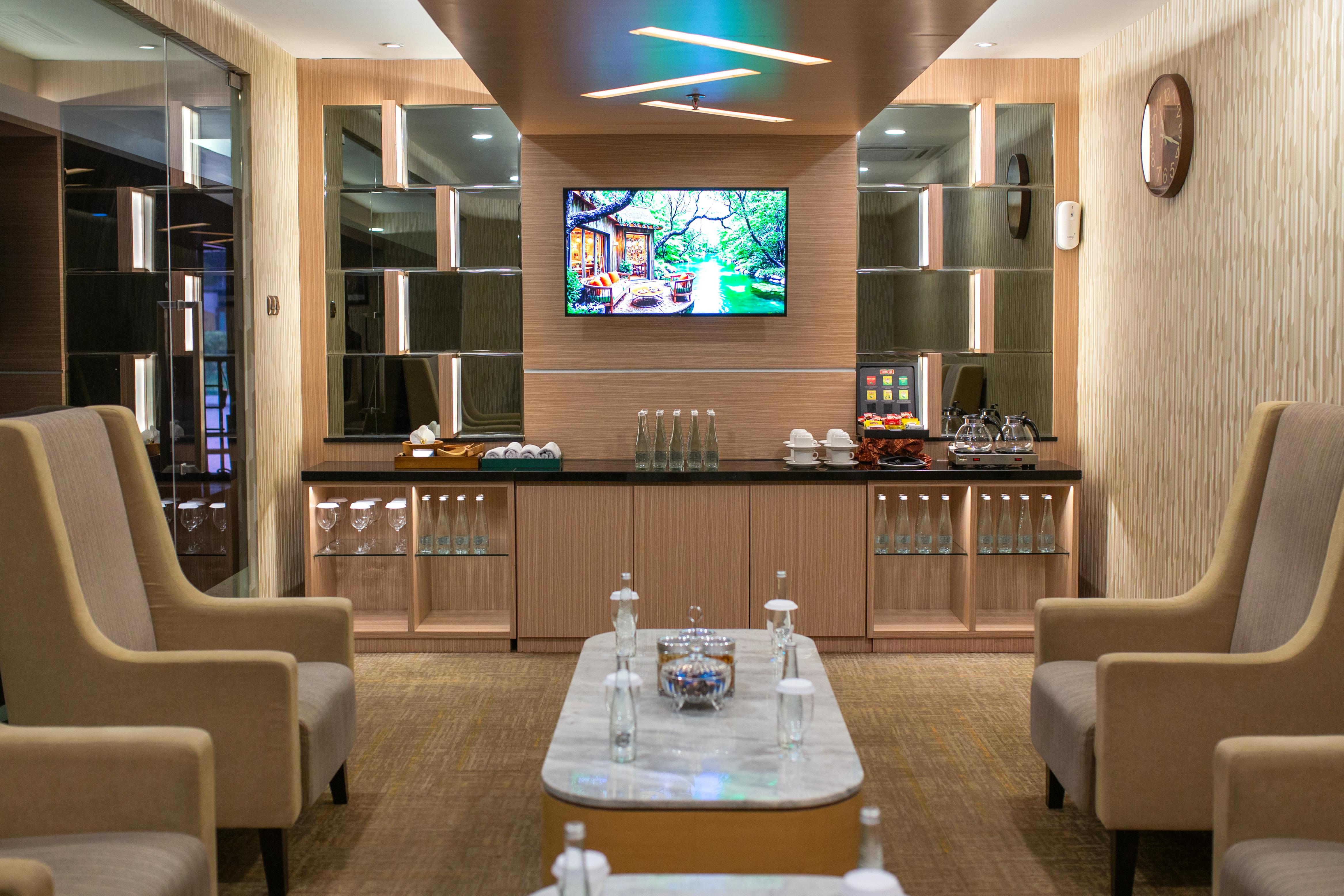 Concordia Lounge atmosphere, image 10