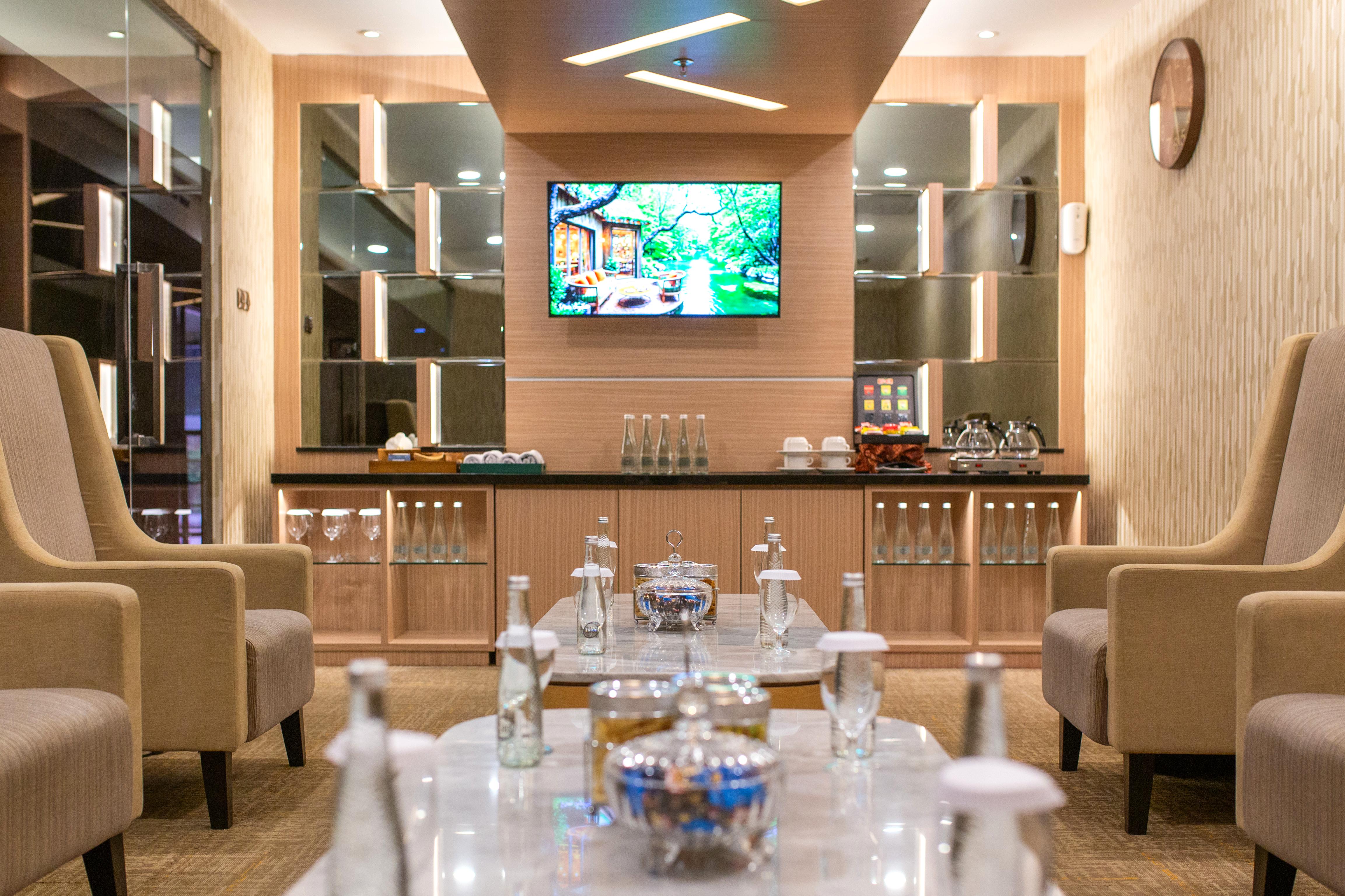 Concordia Lounge atmosphere, image 12