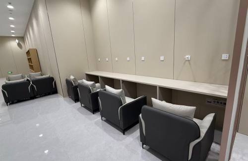 air-6919621商务座候车区