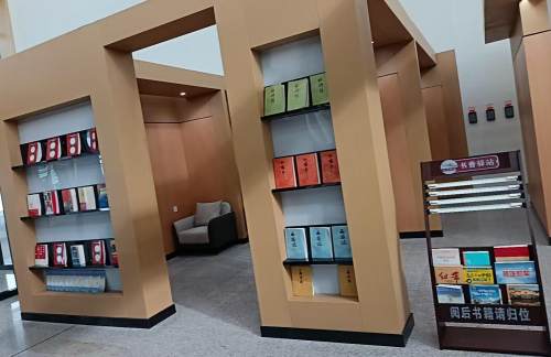 air-6919622商务座候车区