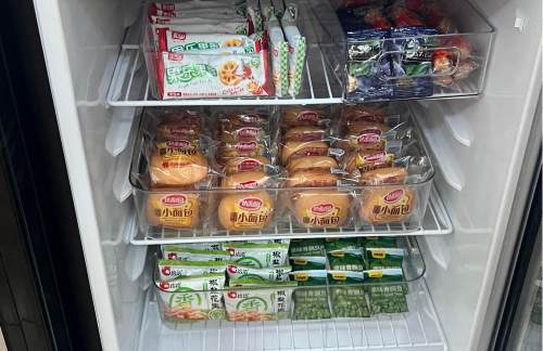 air-6852636商务座候车区