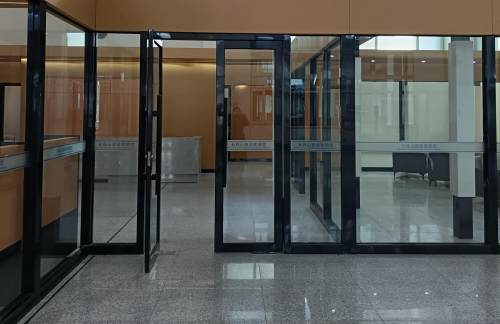 air-6919622商务座候车区