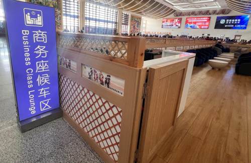 air-6852636商务座候车区
