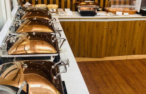 TRVThe Lounge (Domestic)