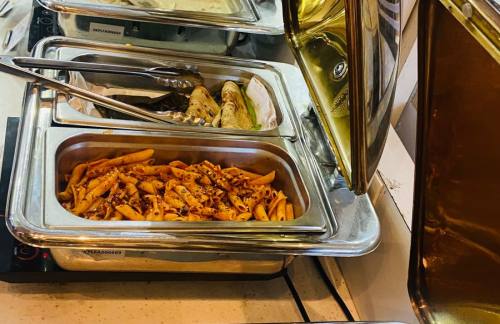 TRVThe Lounge (Domestic)