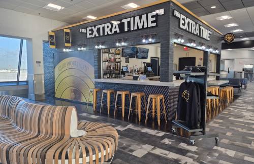 迈阿密国际机场FIFA - Extra Time Bar