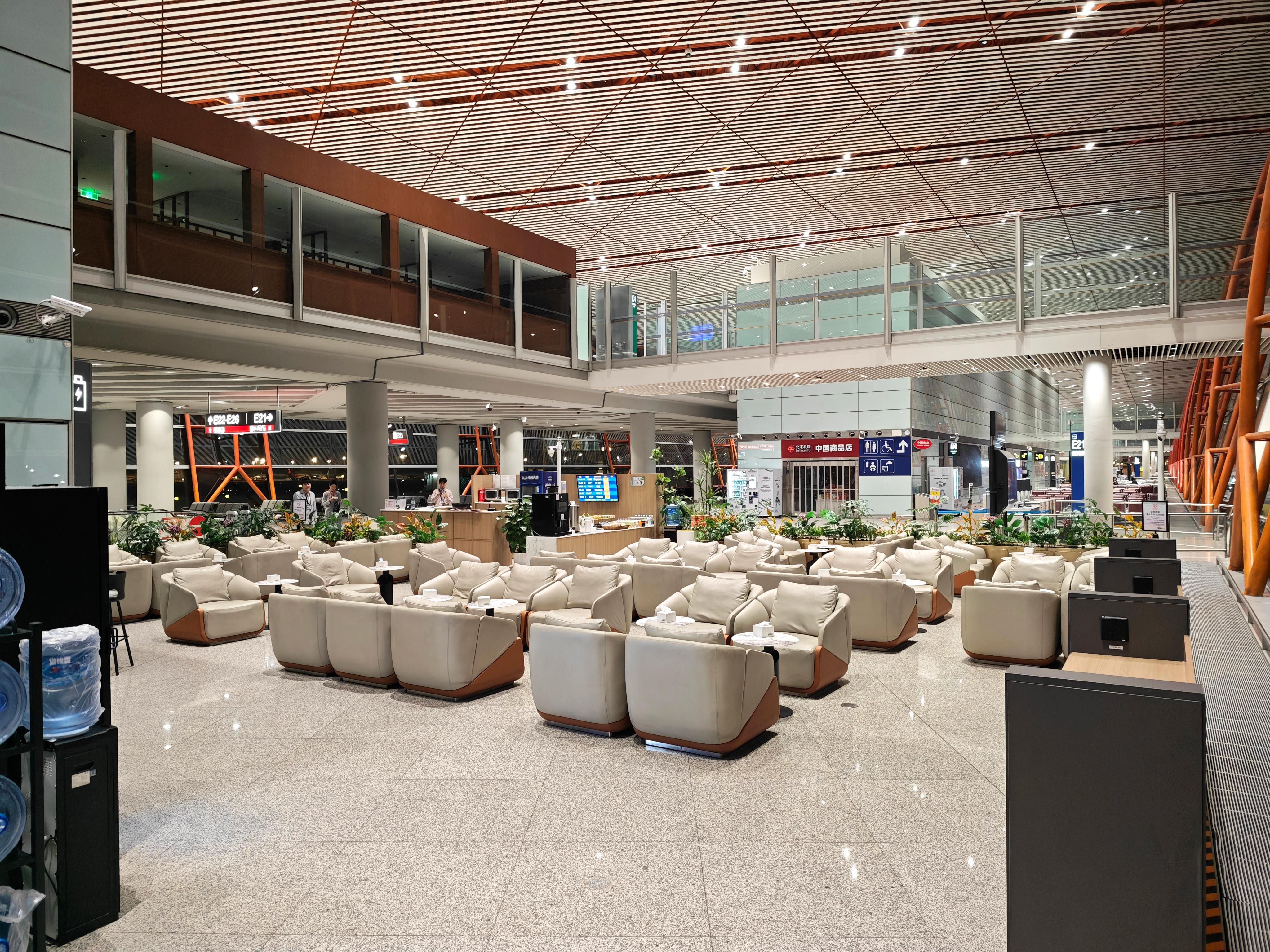CIP International Lounge atmosphere, image 8