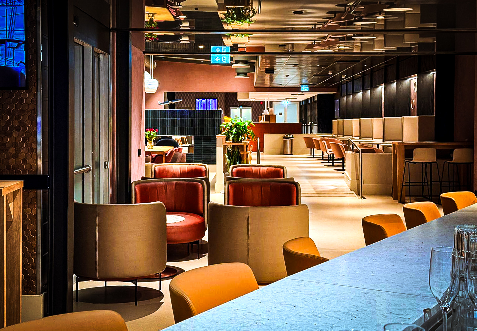 Aspire Lounge (Gate 27) atmosphere, image 5