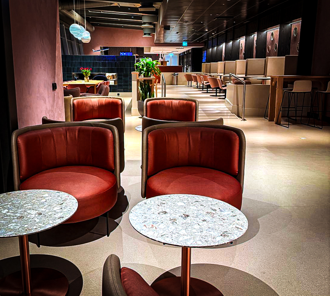 Aspire Lounge (Gate 27) atmosphere, image 6
