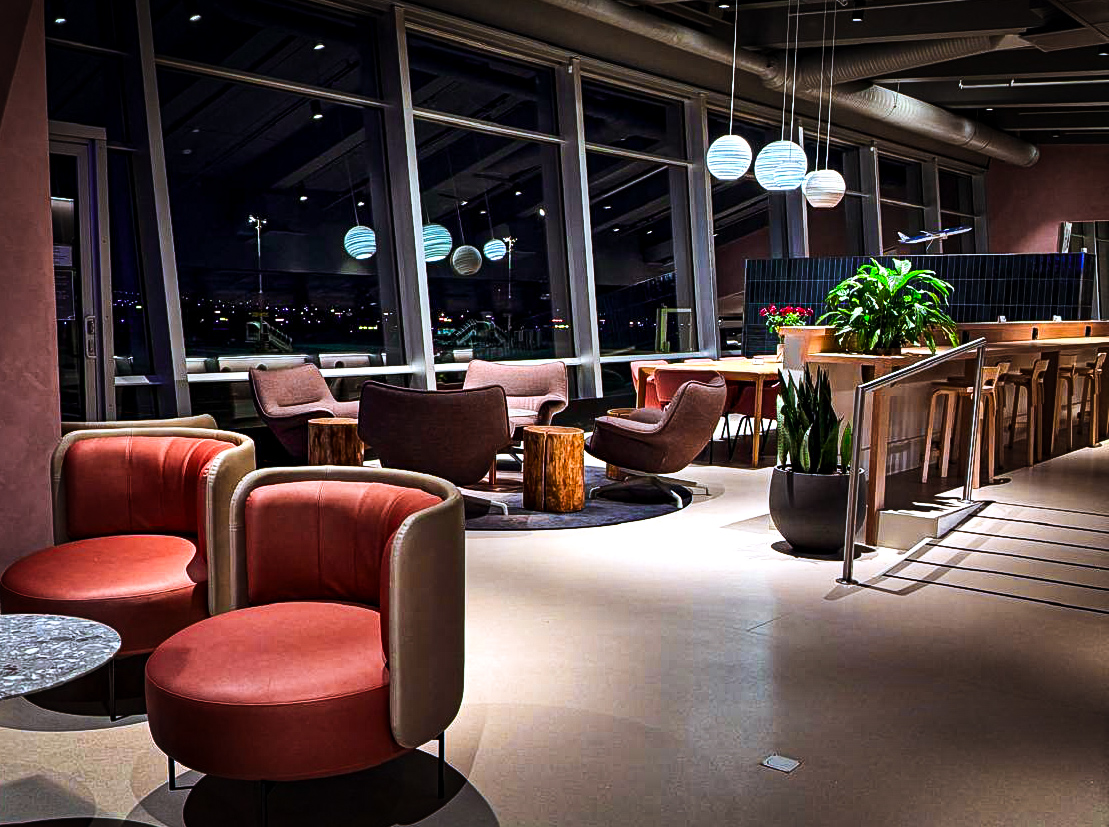 Aspire Lounge (Gate 27) atmosphere, image 8