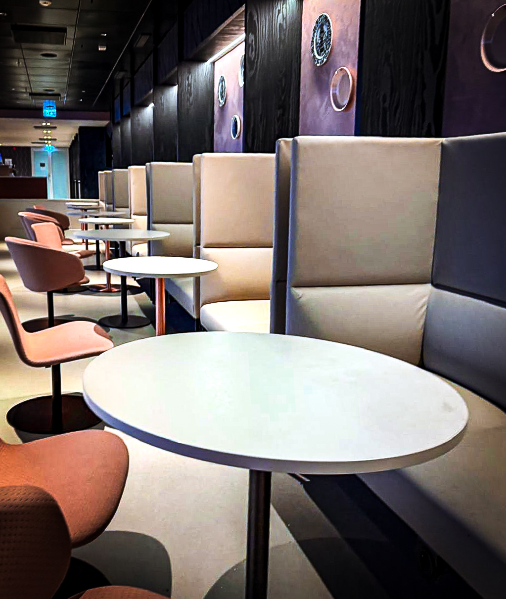 Aspire Lounge (Gate 27) atmosphere, image 2
