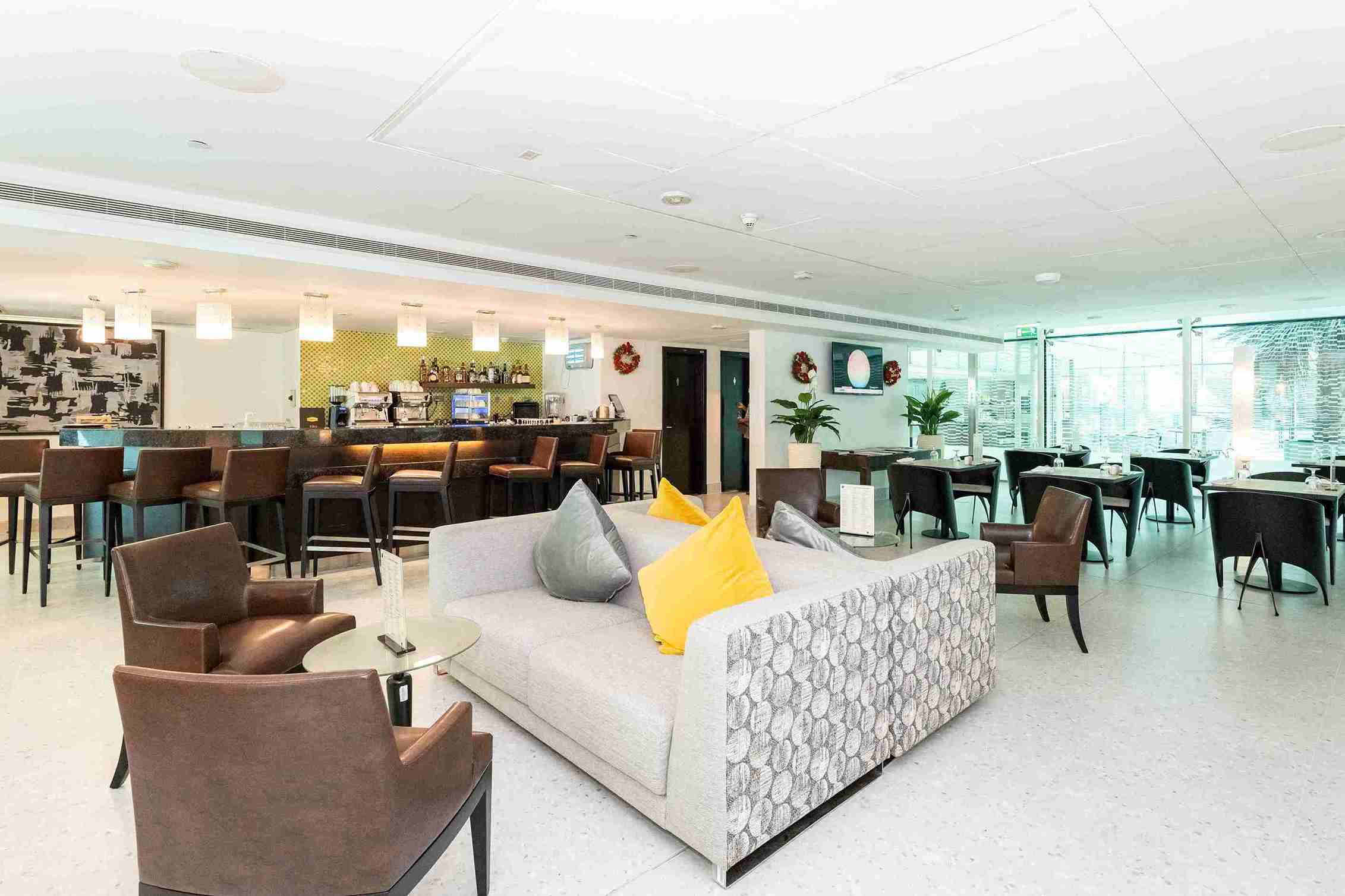 Ahlan Lounge At Gate A1 atmosphere, image 3