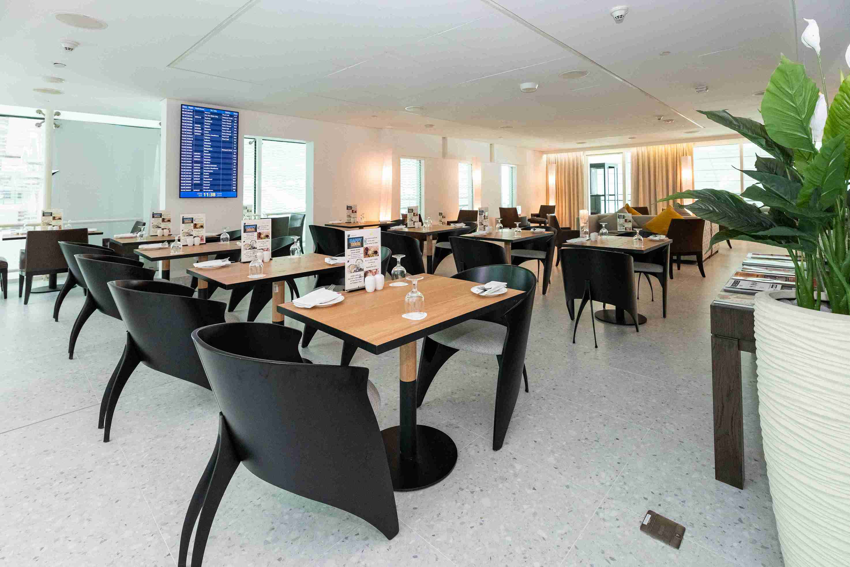 Ahlan Lounge At Gate A1 atmosphere, image 2