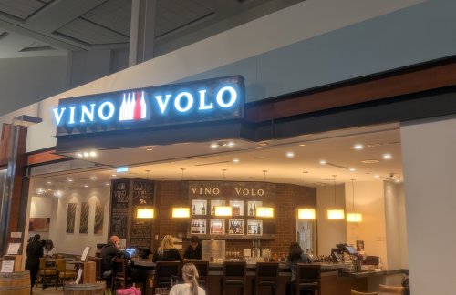 温哥华国际机场Vino Volo (Gate B17)