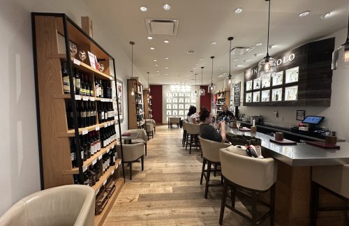 匹兹堡国际机场Vino Volo