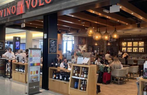 奥斯汀-伯格斯特国际机场Vino Volo (Center Court, Gate 22)