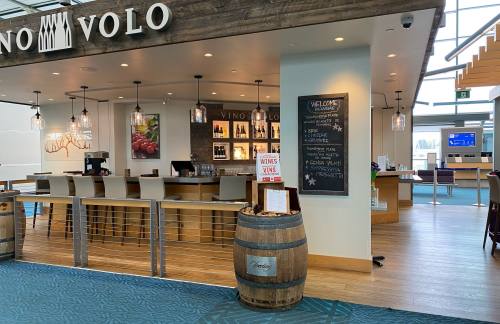 温哥华国际机场Vino Volo (ITB-E, Gate E83)