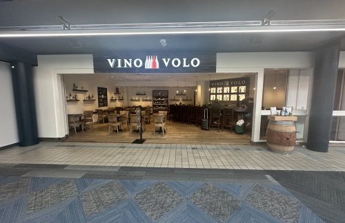 PIT餐食体验厅-Vino Volo (Concourse B, Gate B26)