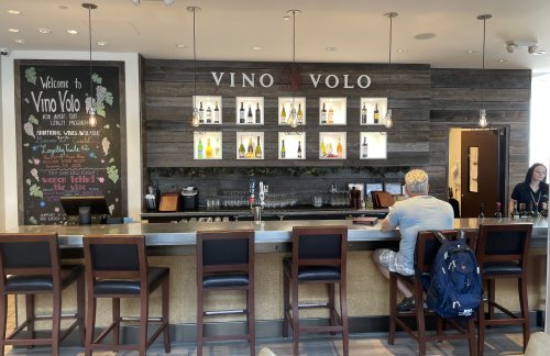 密尔沃基机场Vino Volo (Concourse C, Gate C17)