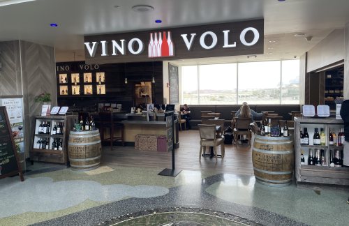 密尔沃基机场Vino Volo (Concourse C, Gate C17)