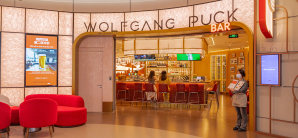 上海浦东国际机场餐食体验厅-Wolfgang Puck Bar